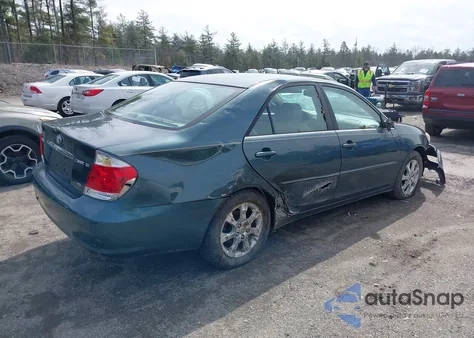 2005 Toyota Camry Le V6/Xle V6 z USA, uszkodzony, nr VIN 4T1BF30K95U085376